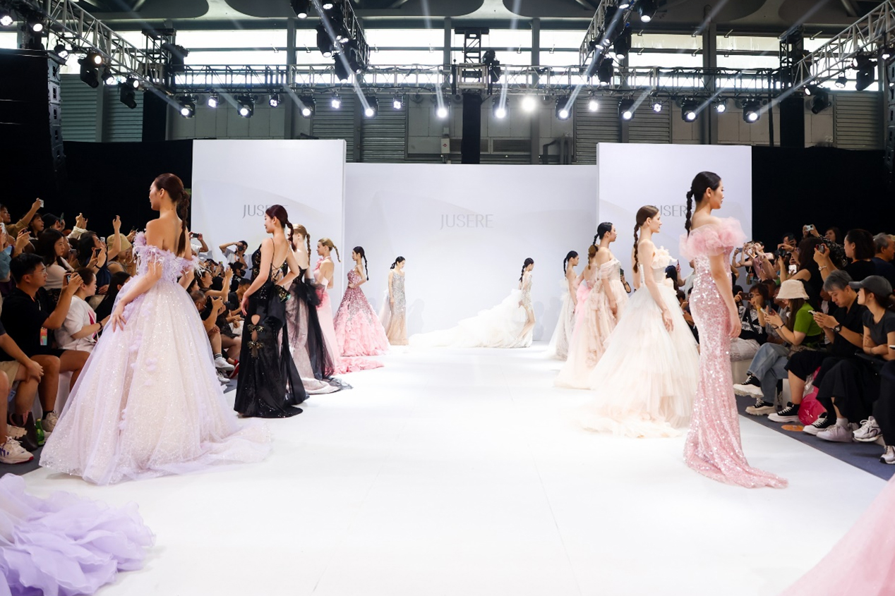 秀場直擊 | 2023上?；榧喍Y服展新品發(fā)布秀首日回顧