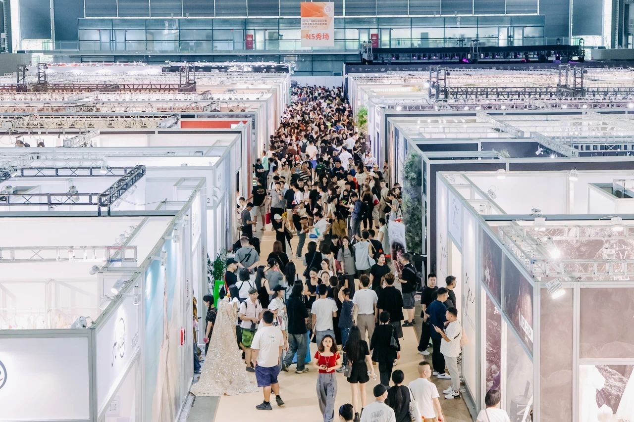 “蛇”來運轉(zhuǎn)，2025上海國際婚紗禮服時裝周誠邀攜手出圈